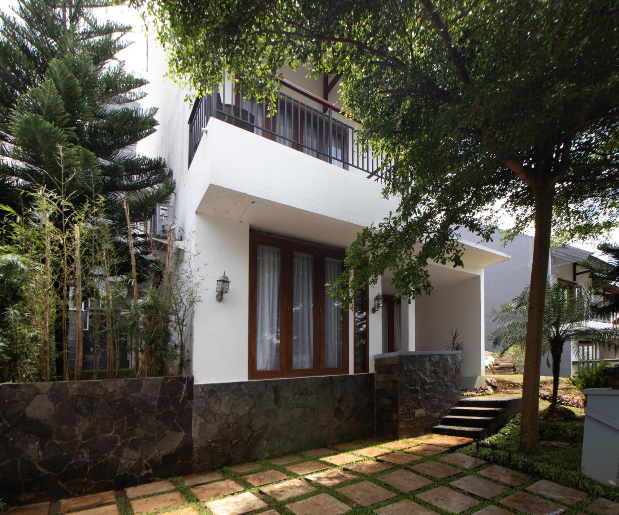 Family Only With Private Pool & Hill View- De Reiz Dago Syariah 3br * Bandung