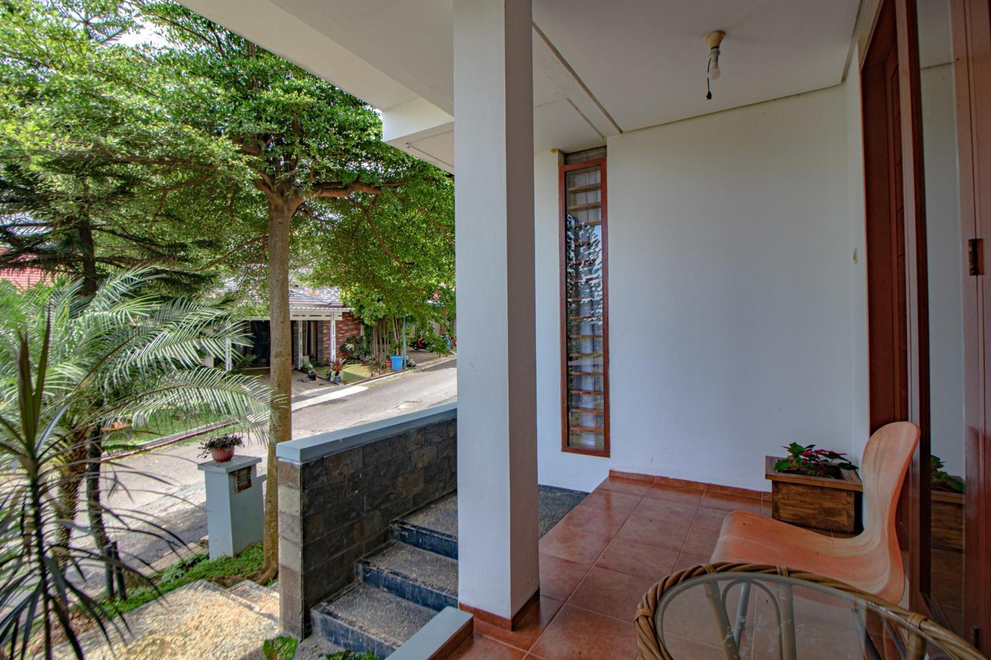 Family Only With Private Pool & Hill View- De Reiz Dago Syariah 3br Bandung