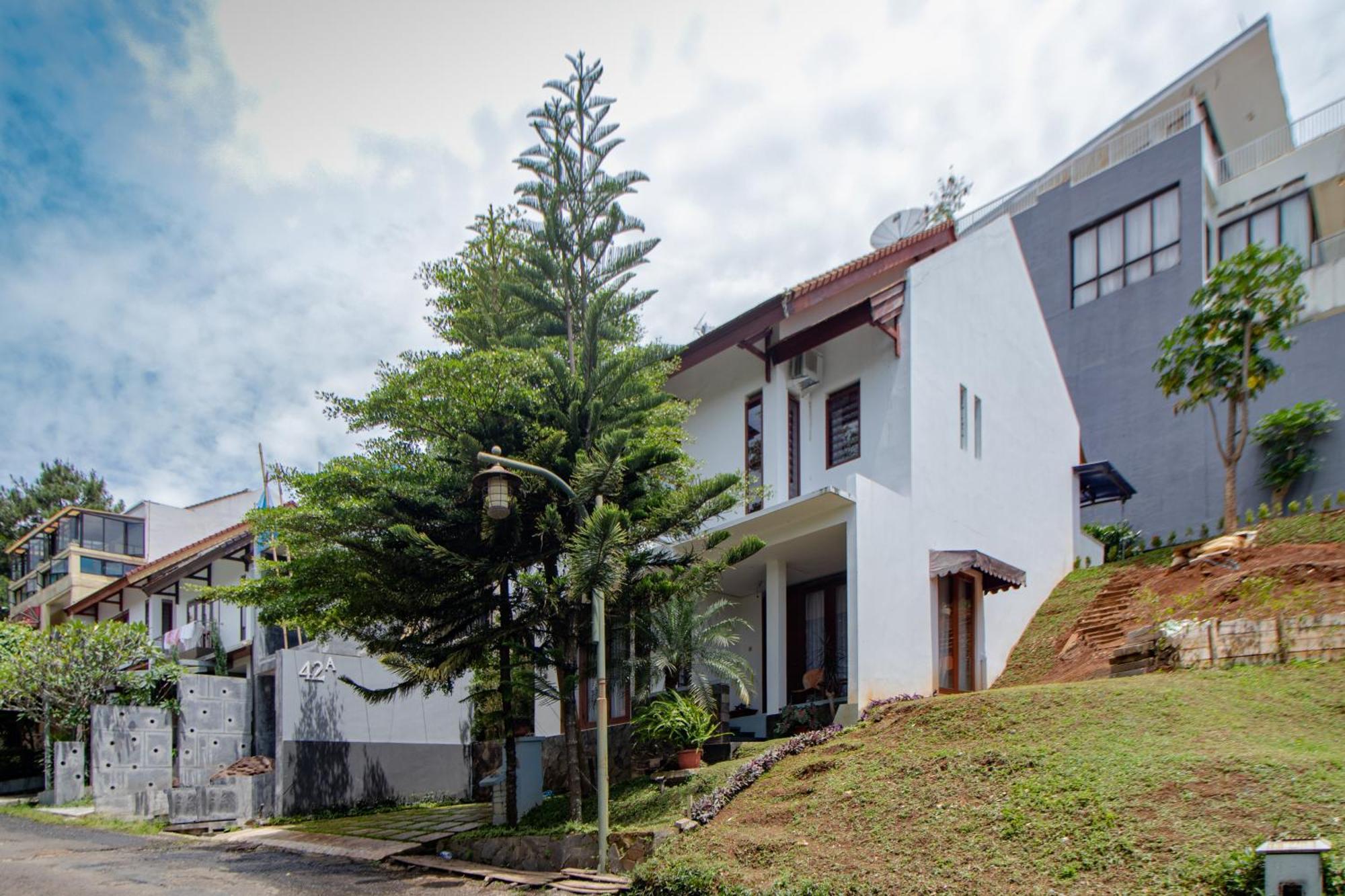 Family Only With Private Pool & Hill View- De Reiz Dago Syariah 3br *